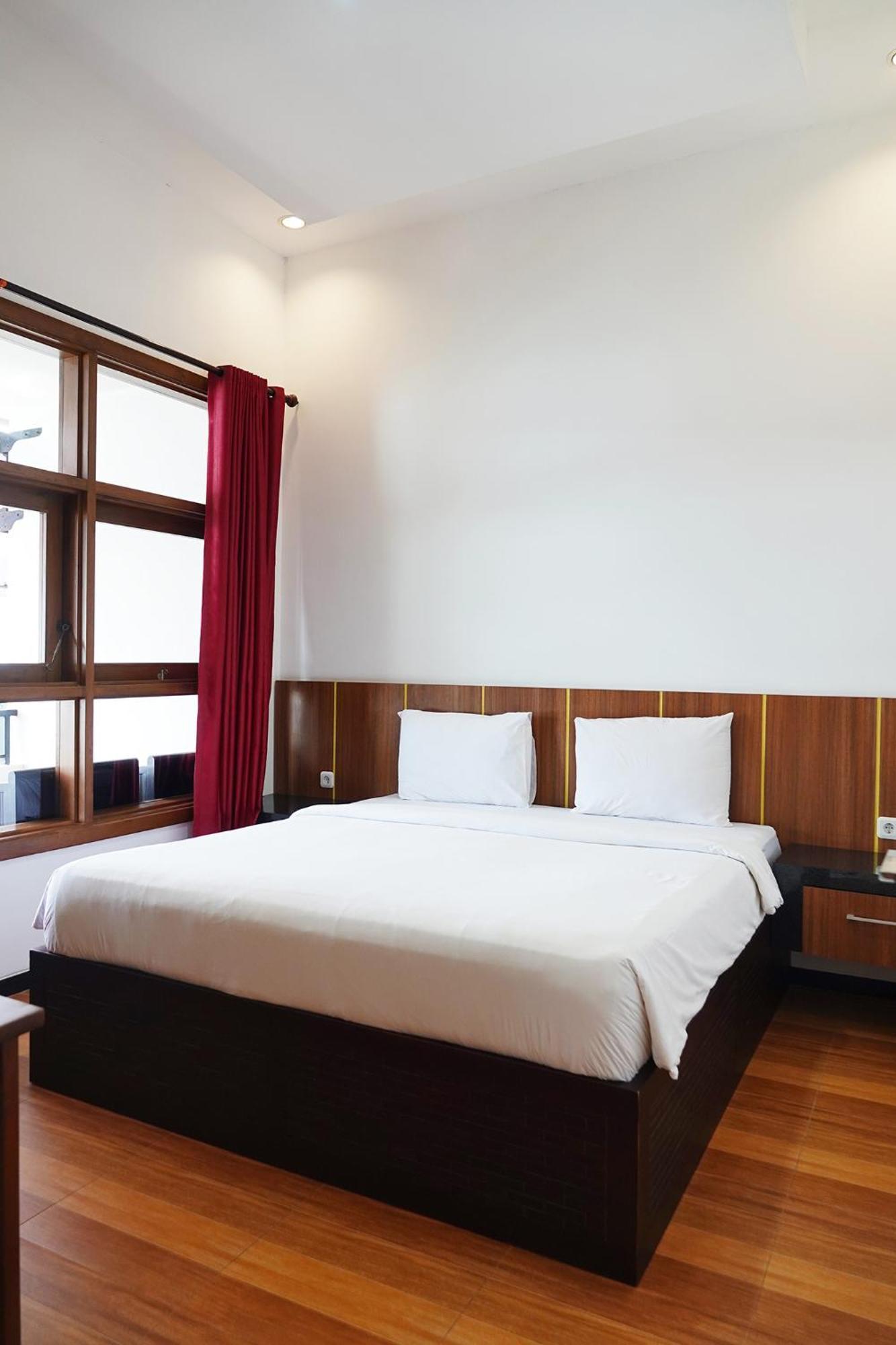 Baratha Hotel & Resto Bondowoso Екстериор снимка