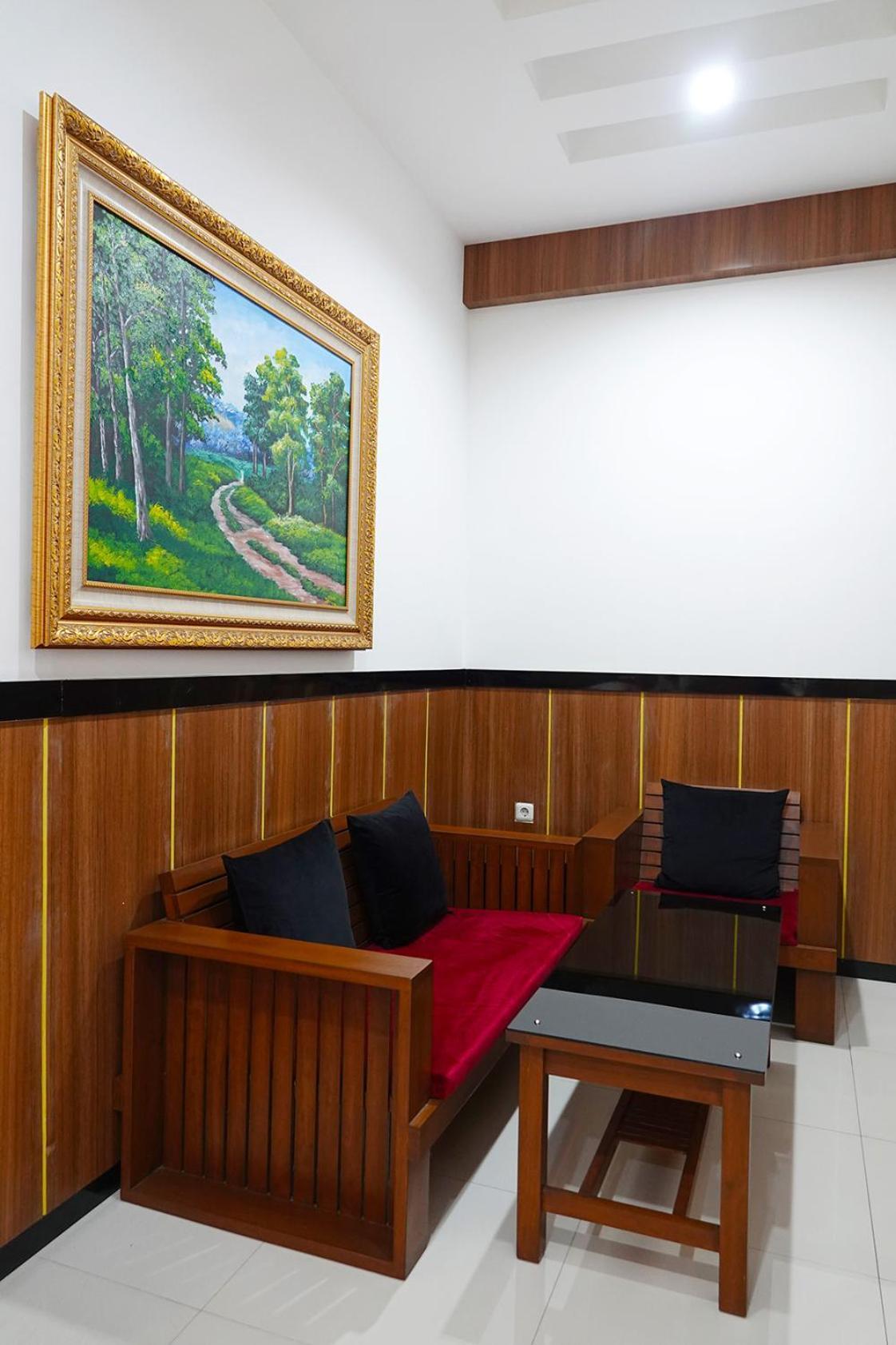 Baratha Hotel & Resto Bondowoso Екстериор снимка