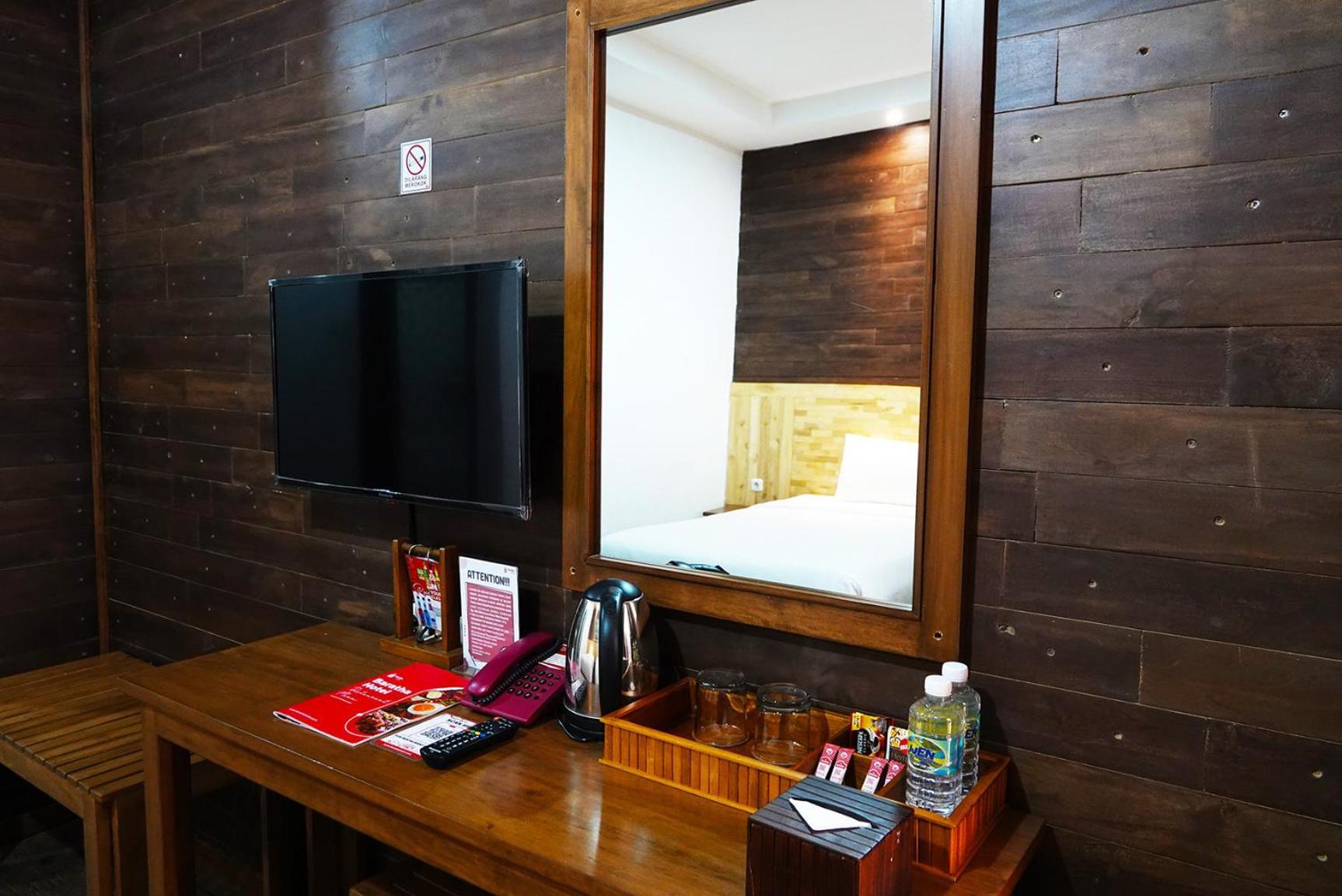 Baratha Hotel & Resto Bondowoso Екстериор снимка