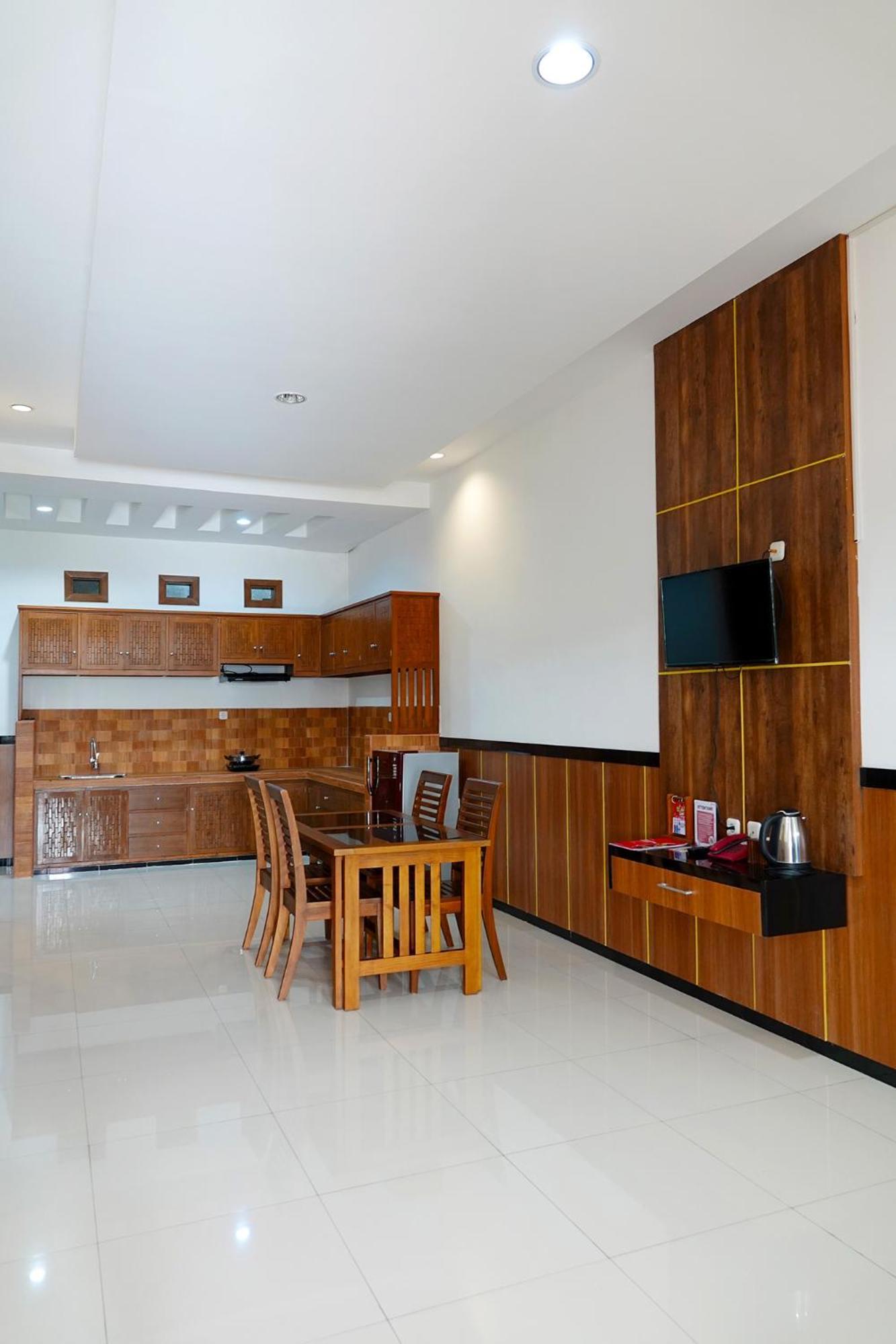 Baratha Hotel & Resto Bondowoso Екстериор снимка
