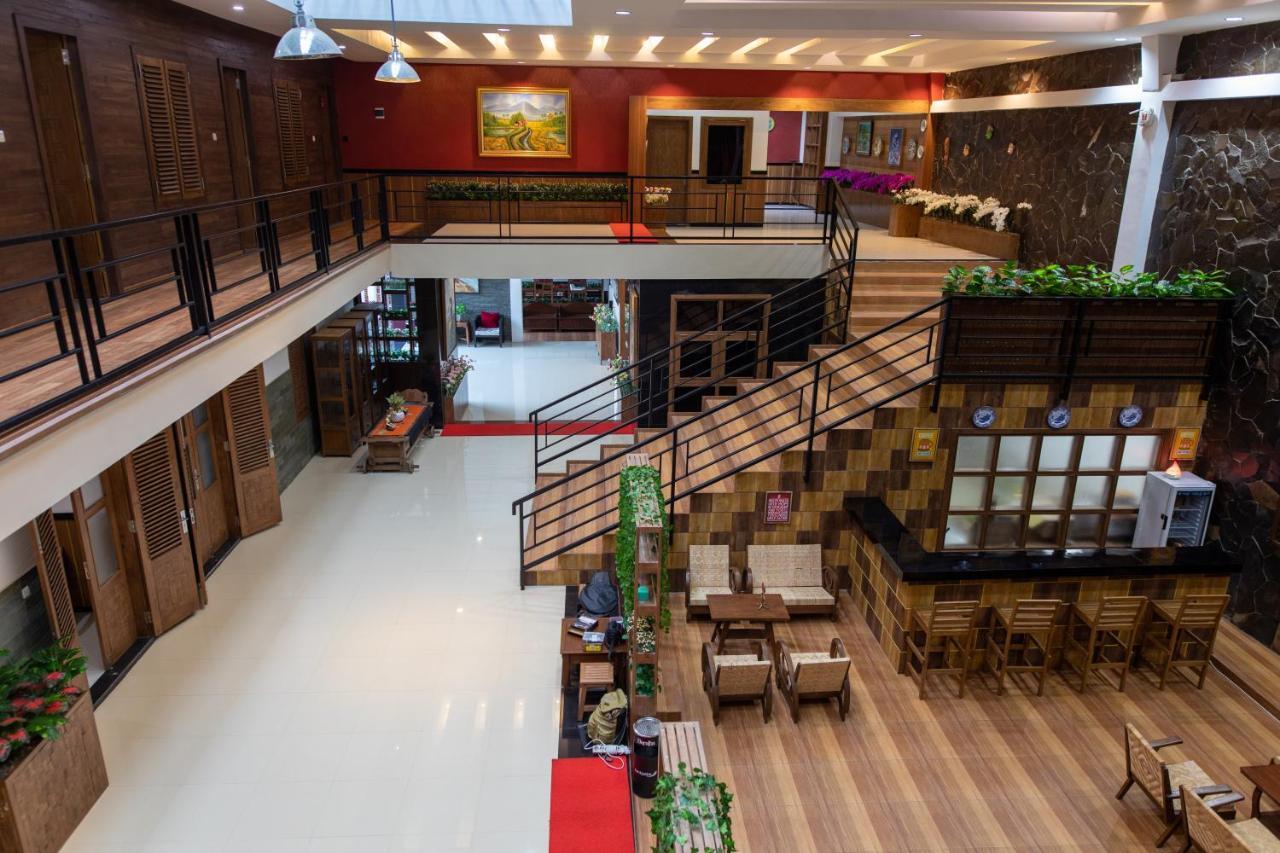 Baratha Hotel & Resto Bondowoso Екстериор снимка