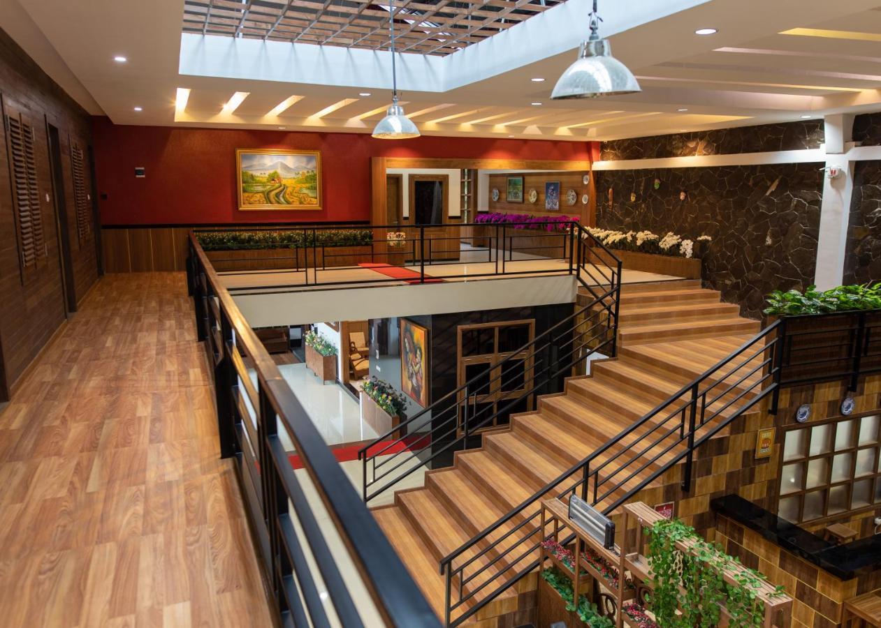 Baratha Hotel & Resto Bondowoso Екстериор снимка