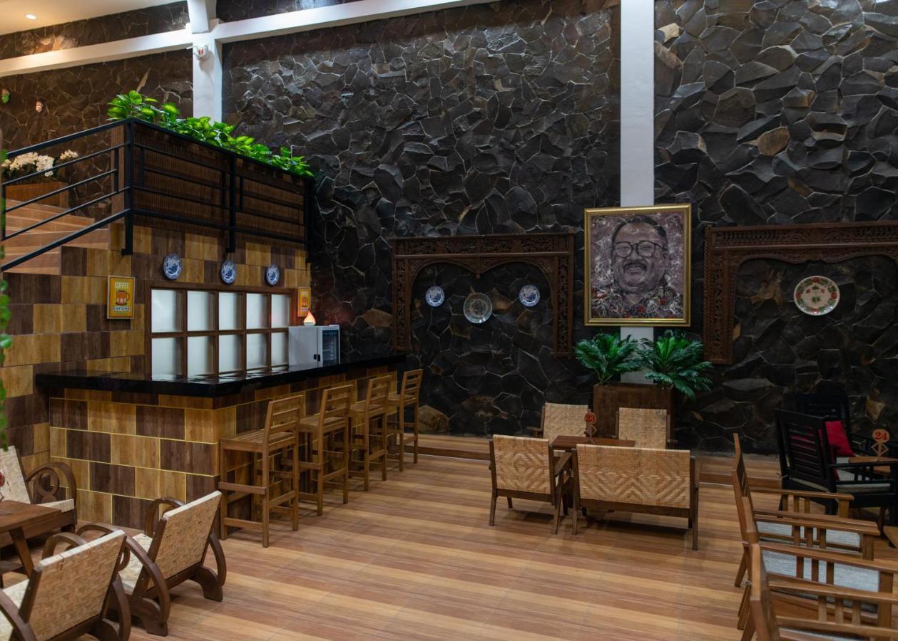 Baratha Hotel & Resto Bondowoso Екстериор снимка