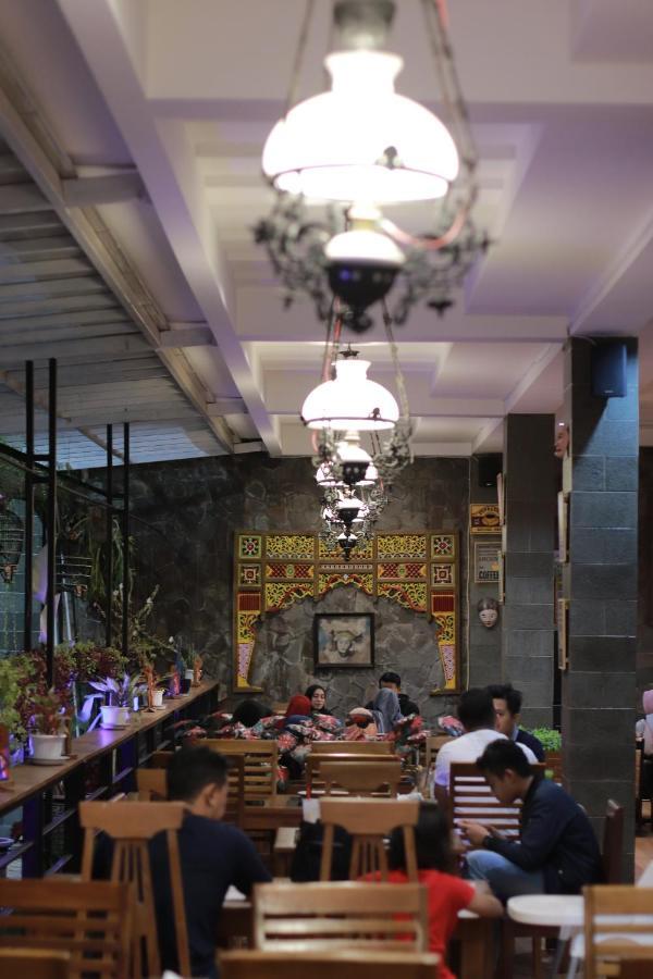 Baratha Hotel & Resto Bondowoso Екстериор снимка